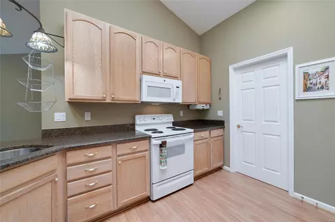 Kitchen - 755 River Glen Dr, O'fallon, MO 63368 photo 3 of 5