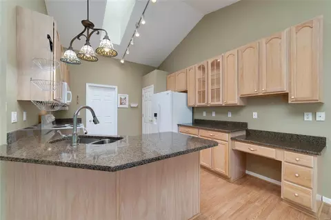 Kitchen - 755 River Glen Dr, O'fallon, MO 63368 photo 2 of 5