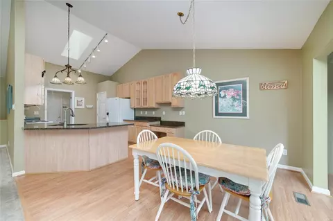 Dining - 755 River Glen Dr, O'fallon, MO 63368 photo 4 of 4