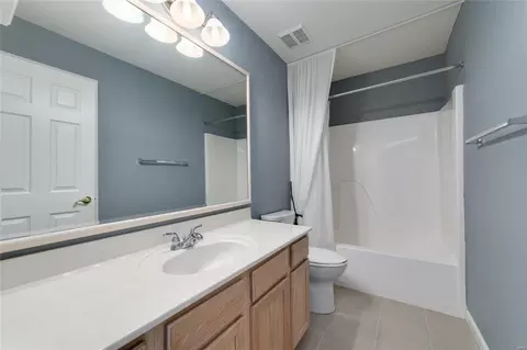 Bath - 755 River Glen Dr, O'fallon, MO 63368 photo 3 of 5