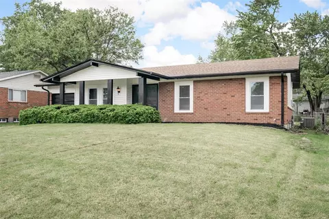 2855 Wellington Dr, Florissant, MO 63033