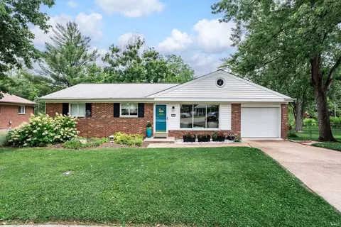 1016 Maeville Dr, Kirkwood, MO 63122