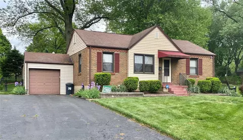 8 Saint Thomas Ct, Florissant, MO 63031