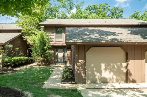 1931 Meadowtree Ln, Kirkwood, MO 63122