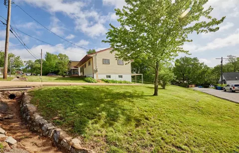 4636 Esther Dr, Saint Louis, MO 63129