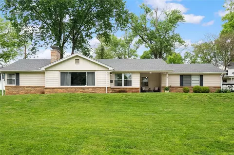 1201 N Harrison Ave, Kirkwood, MO 63122