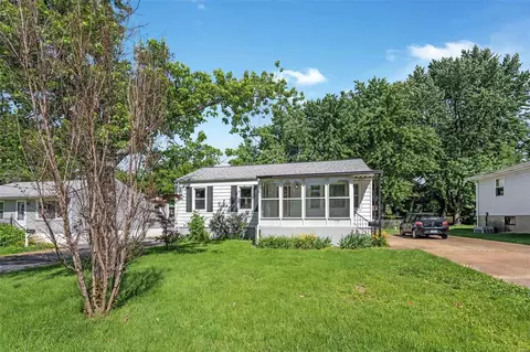 3648 Long Dr, Saint Ann, MO 63074