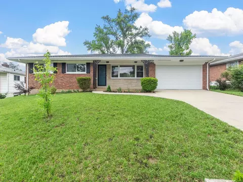 8923 Fox Park Dr, Crestwood, MO 63126
