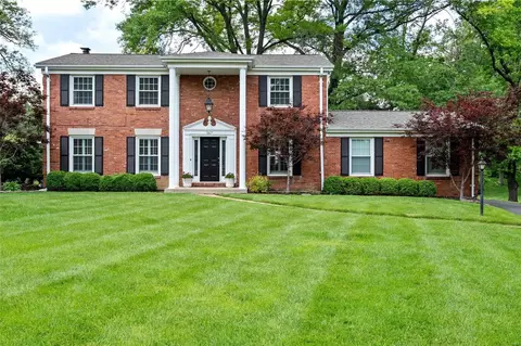 567 Bonhomme Woods Dr, Olivette, MO 63132