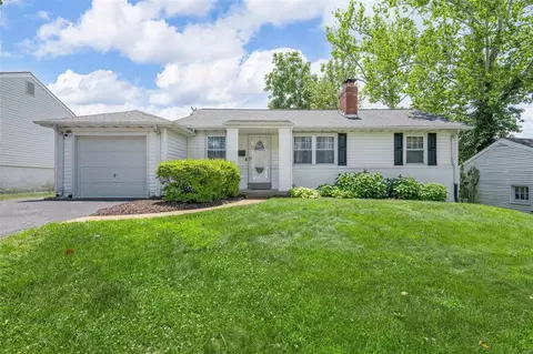 170 Doorack Ln, Kirkwood, MO 63122