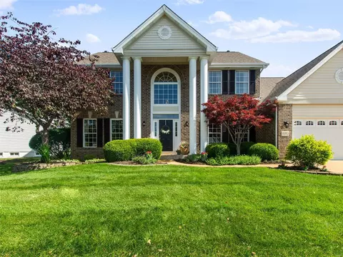 Exterior - 16063 Canterbury Estates Dr, Ellisville, MO 63021 photo 2 of 5