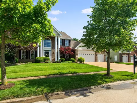 16063 Canterbury Estates Dr, Ellisville, MO 63021