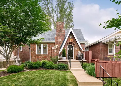 6427 Pernod Ave, Saint Louis, MO 63139