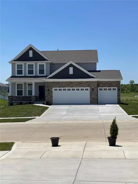 335 Valley Bluff Dr, Wentzville, MO 63385