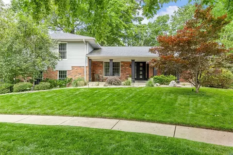 14472 Corallin Dr, Chesterfield, MO 63017
