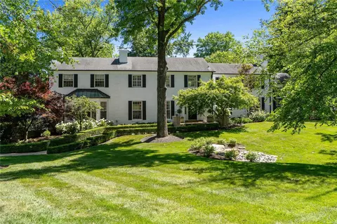 10 Picardy Ln, Ladue, MO 63124