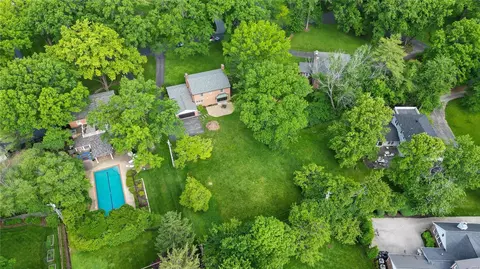View/Area - 40 Frontenac Estates Dr, Frontenac, MO 63131 photo 2 of 3