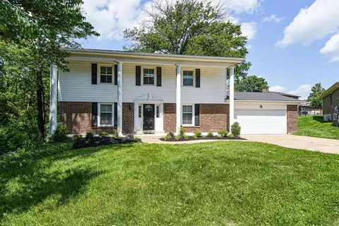 421 Hickory Glen Ln, Saint Louis, MO 63141