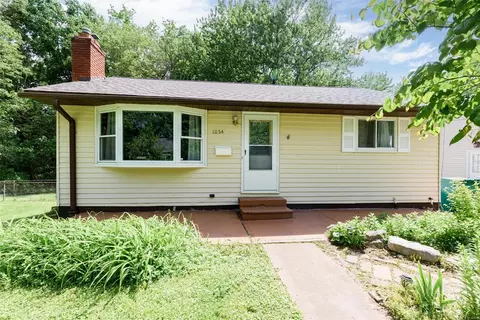 1054 Kuhlman Ln, Saint Louis, MO 63119