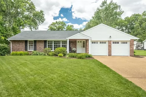 1714 Black Twig Ln, Kirkwood, MO 63122