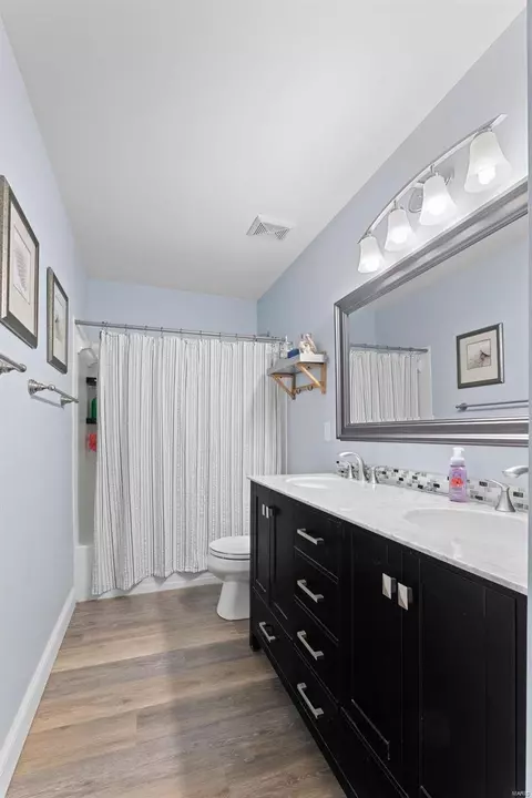Bath - 1344 Kiefer Bluffs Dr, Ballwin, MO 63021 photo 4 of 6