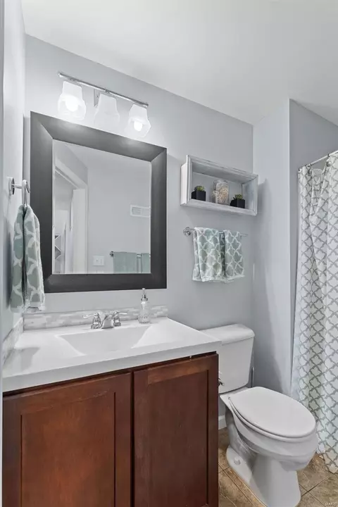 Bath - 1344 Kiefer Bluffs Dr, Ballwin, MO 63021 photo 5 of 6