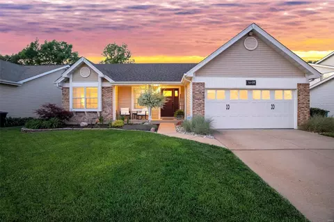 1098 Big Bend Station Dr, Manchester, MO 63088