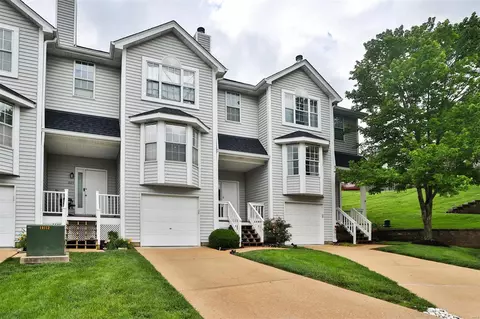 1623 Whispering Creek Dr, Ballwin, MO 63021