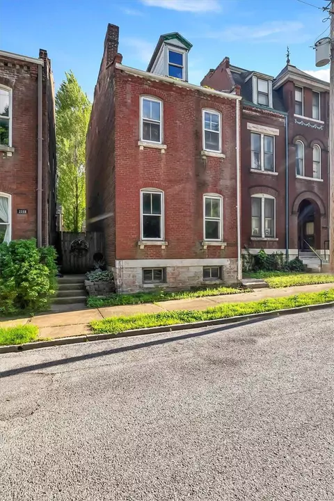 2220 Wyoming St, Saint Louis, MO 63118