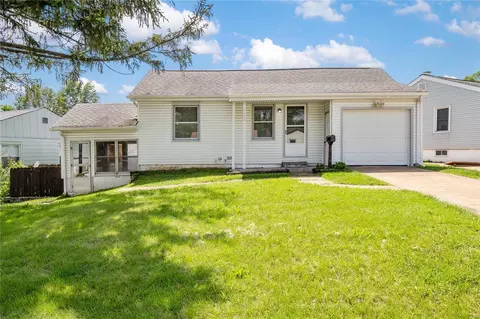 9510 Lydell Dr, Saint Louis, MO 63123