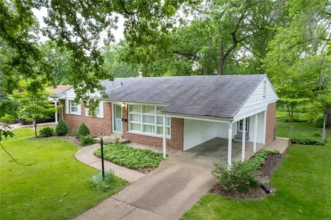 20 Saint Edward Ln, Florissant, MO 63033