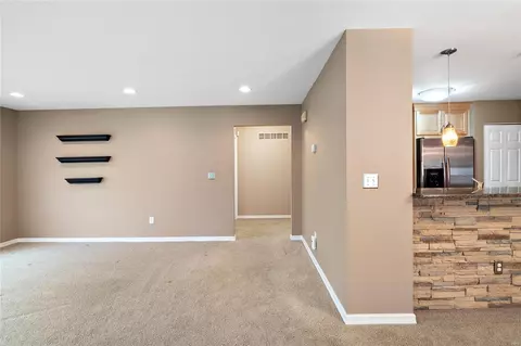 Living - 667 Highview Circle Dr, Ballwin, MO 63021 photo 2 of 6