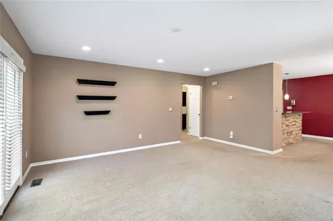 Living - 667 Highview Circle Dr, Ballwin, MO 63021 photo 4 of 6