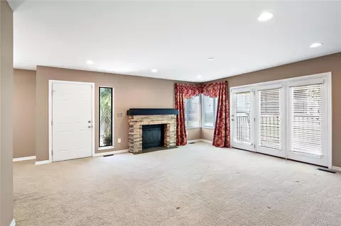 Living - 667 Highview Circle Dr, Ballwin, MO 63021 photo 3 of 6