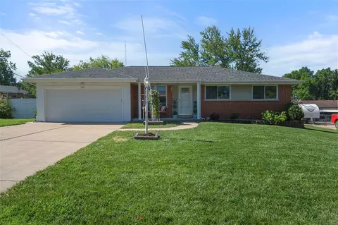 5860 Oak Branch Dr, Saint Louis, MO 63128