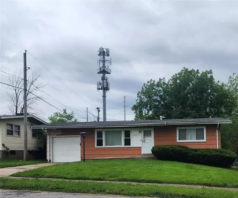 8909 Ellison Dr, Saint Louis, MO 63136