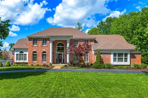 17605 Burnham Ct, Chesterfield, MO 63005