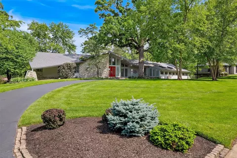 12 Meadowbrook Country Club Est, Ballwin, MO 63011