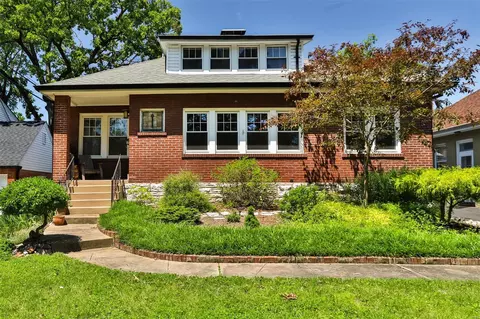 541 Hollywood Pl, Webster Groves, MO 63119