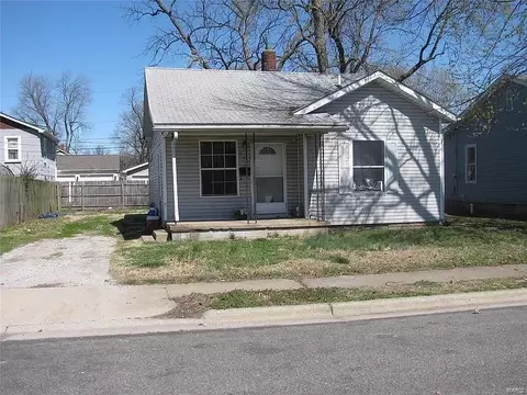136 E 4th St, Roxana, IL 62084 photo 1