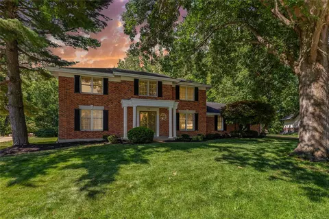 1755 Lochcrest Dr, Chesterfield, MO 63017