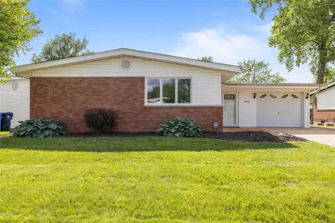 1455 Thoroughbred Ln, Florissant, MO 63033