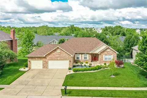 3205 Bear Tracks Dr, Wentzville, MO 63385