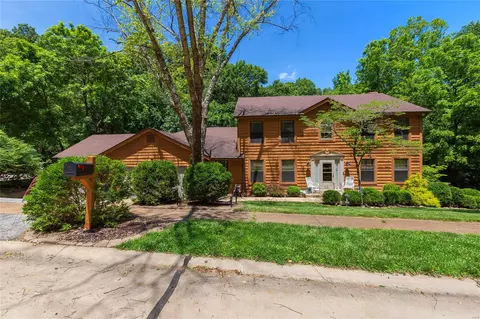 1921 Wolfcreek Pass Ct, Wildwood, MO 63011