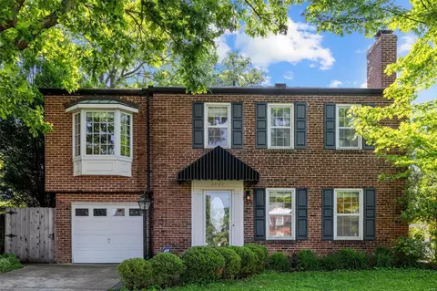 8506 Colonial Ln, Saint Louis, MO 63124