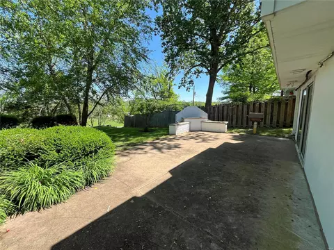 Exterior - 1219 Wyncrest Dr, Ballwin, MO 63011 photo 10 of 16