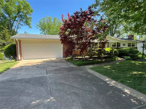 Exterior - 1219 Wyncrest Dr, Ballwin, MO 63011 photo 5 of 16
