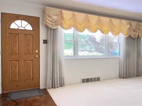 Entry Way - 1219 Wyncrest Dr, Ballwin, MO 63011 photo 1 of 3