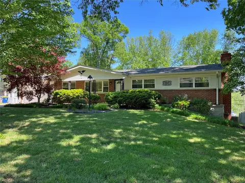 1219 Wyncrest Dr, Ballwin, MO 63011