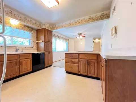 Kitchen - 1219 Wyncrest Dr, Ballwin, MO 63011 photo 3 of 6